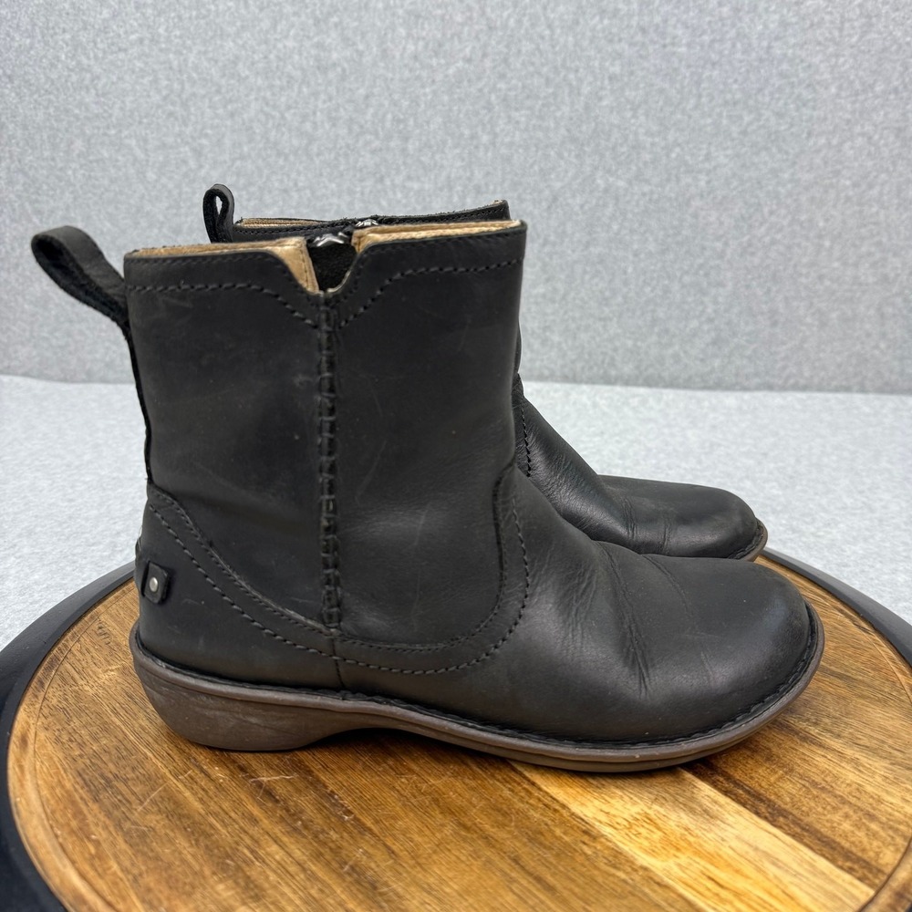 UGG Ankle Boots Womens Size 9 Black Neevah Short Side Zip Casual Leather 1004177